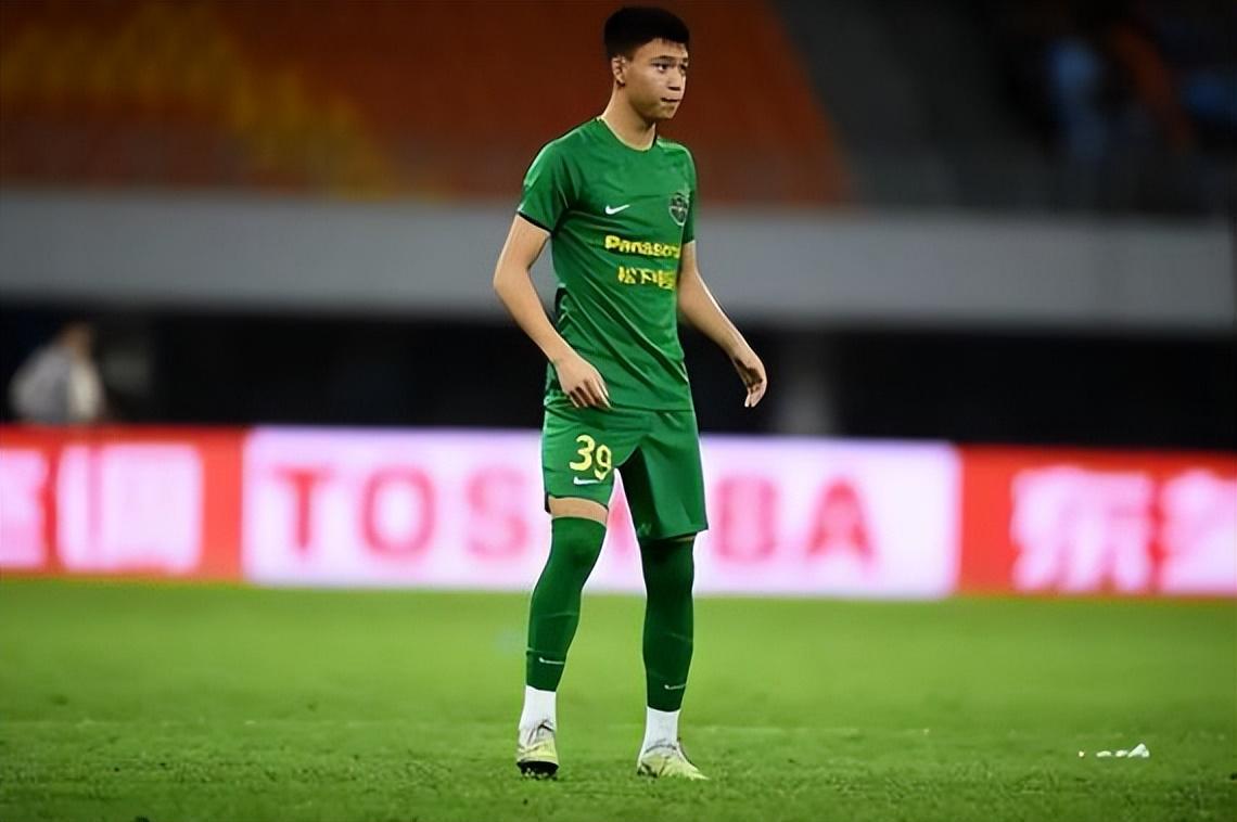 村超冠军队球员能不能进国足?邵佳一首次公开给出答案,引发热议