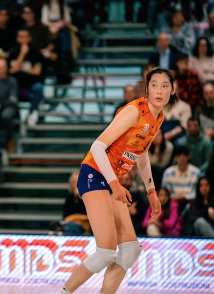 开云官网-媒体爆料朱婷与科内利亚诺续约在即!网友:她在科内轻松又愉快|二传|加比|德吉纳罗|伊莎贝拉.哈克|俱乐部_新浪体育_新浪新闻