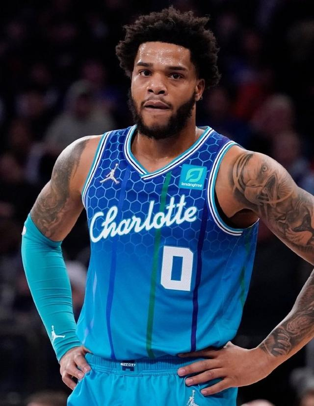 他曾一拳打丢1.9亿！6年熬成烂队钉子户 比傀儡老大更像一哥|黄蜂|布里奇斯|迈尔斯-布里奇斯|迈尔斯·布里奇斯|夏洛特黄蜂队_新浪体育_新浪新闻