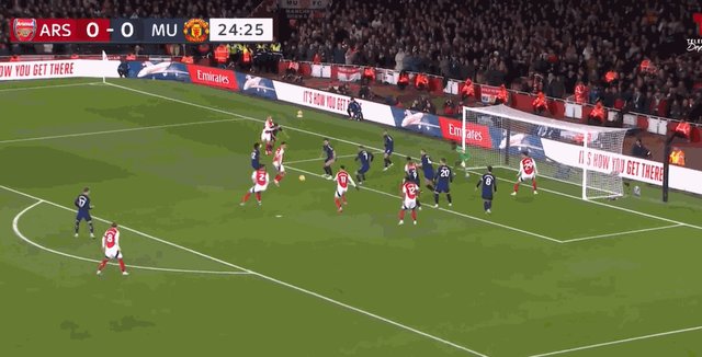 【英超】阿森纳2比0曼联，廷伯、萨利巴通过角球破门