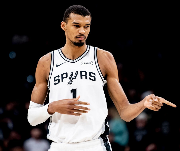 开云官网-32分12板8助2断4帽！文班亚马复制姚明神迹，战神卡要小心了