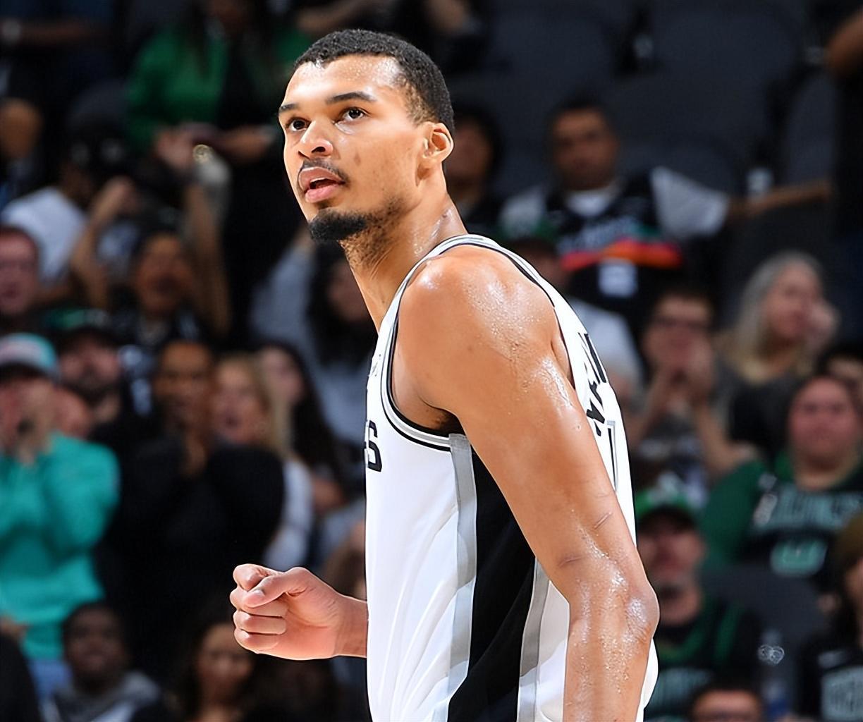 开云官网-32分12板8助2断4帽！文班亚马复制姚明神迹，战神卡要小心了